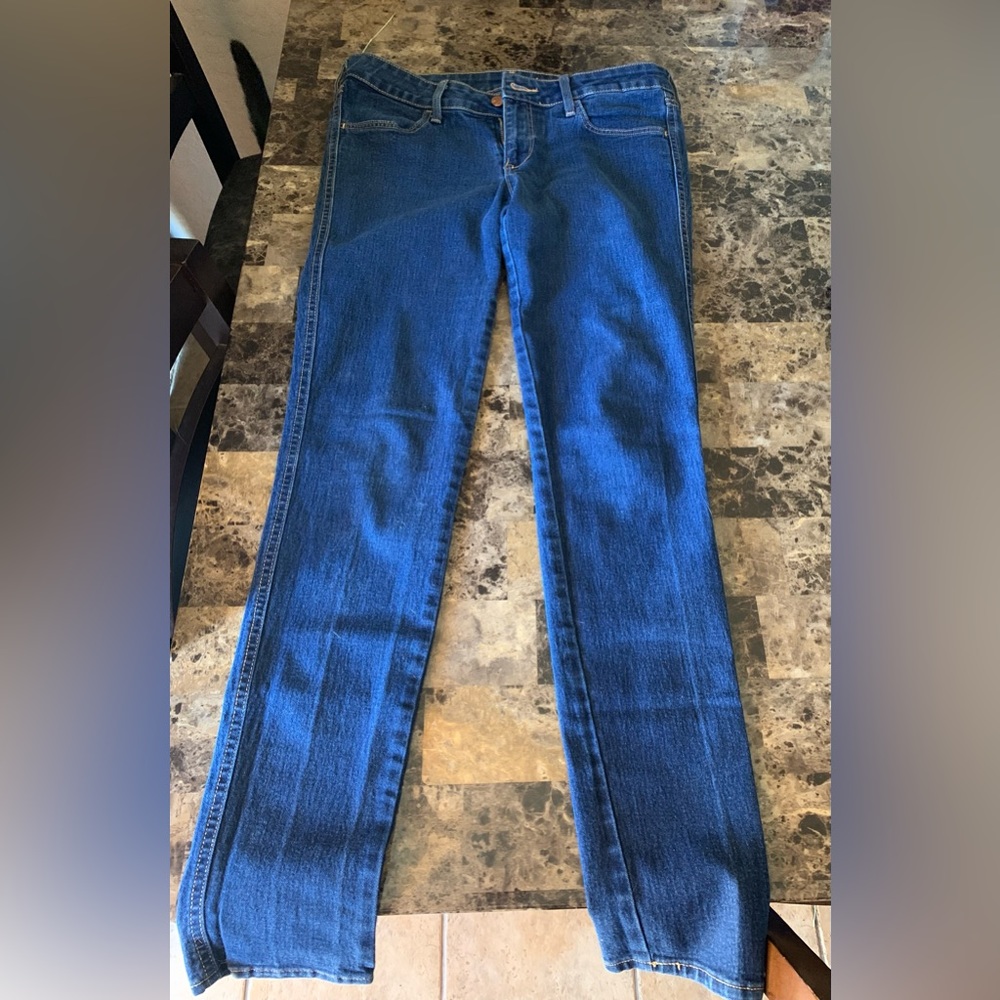 Skinny low waist denim jeans.